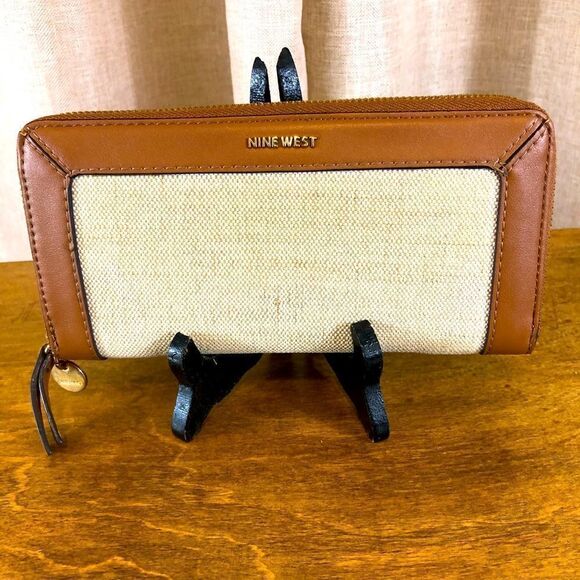 𝅺NINE West zip around wallet - Picture 1 of 9